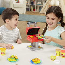 Carica l'immagine nel visualizzatore di Gallery, Hasbro Play-Doh Kitchen Creations Barbecue, per Bambini dai 3 Anni in su, con 6 Colori di Composto modellabile atossico e 7 Accessori