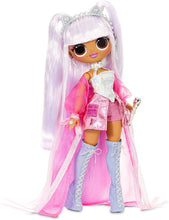 Carica l'immagine nel visualizzatore di Gallery, L.O.L. Surprise! O.M.G. Remix - con 25 Sorprese - Bambola da Collezione con Vestiti &amp; Accessori - Kitty K