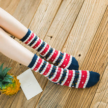 Carica l'immagine nel visualizzatore di Gallery, LIKERAINY Christmas Calzini Natale Donna Ragazza Babbo Natale e Alce Caldo Inverno Confortevole Animale 3D Calza