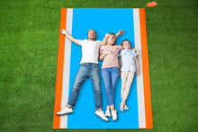 Carica l&#39;immagine nel visualizzatore di Gallery, OUSPT Coperta da Spiaggia, Tappetino da Picnic Anti Sabbia 210 * 200CM Portatile Impermeabile con Reticule e 4 Picchetti Fixed per Picnic, Spiaggia, Escursionismo, Campeggio e Altro