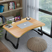 Carica l'immagine nel visualizzatore di Gallery, A3A ACADGQ Tavolino da Letto, Tavolo Laptop Pieghevole con 4 Interfaccia USB, Cassetto, Slot per Tazza, Staffa Pad, Scrivania per Letto, Divano, Pavimento (60x40cm, Colore del Legno)