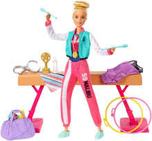 Carica l&#39;immagine nel visualizzatore di Gallery, Barbie- Playset Ginnasta Bambola Snodabile con Bilanciere e Accessori Giocattolo per Bambini 3+ Anni, GJM72