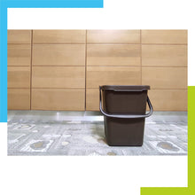 Carica l'immagine nel visualizzatore di Gallery, Ecoplast Pattumiera per Raccolta Differenziata, Apertura a Libro, Flessibile e Indeformabile, Resiste a tutte le Temperature, Interno ed Esterno, Oltre 80% Plastica Riciclata, Made in Italy, Marrone