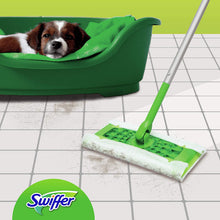 Carica l'immagine nel visualizzatore di Gallery, Swiffer Dry Panni Cattura Polvere, 63 Panni, Cattura e Intrappola Polvere e Sporco, Ottimo per I peli di Animale, per Tutti I Tipi di Pavimenti, Maxi Formato