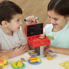 Carica l'immagine nel visualizzatore di Gallery, Hasbro Play-Doh Kitchen Creations Barbecue, per Bambini dai 3 Anni in su, con 6 Colori di Composto modellabile atossico e 7 Accessori