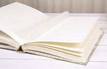 Carica l'immagine nel visualizzatore di Gallery, Album Fotografico con pagine in cartoncino e pergamino, 31x31 80 pagine