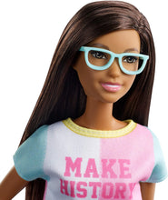 Carica l&#39;immagine nel visualizzatore di Gallery, Barbie Carriera a Sorpresa, Bambola con Abiti e Accessori, GFX86