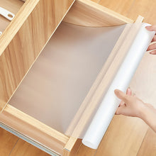Carica l'immagine nel visualizzatore di Gallery, AiQInu Tappetino per Cassetti,Tappetini Antiscivolo per Cassetti Non-adesivo EVA Trasparente Impermeabile Shearable Tappetini per Cucina Armadietti Cassetti Tavoloe Frigorifero Ripiani (45 * 400cm)
