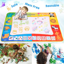 Carica l&#39;immagine nel visualizzatore di Gallery, SPLAKS Acqua Doodle Tappeto, Tappeto Magico Bambini 120 *90cm, con 6 Penne Magiche,1 Set di Francobolli , 9 Stampi e 1 Libretto di Disegni e 1 Zaino per Bambini