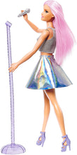 Carica l&#39;immagine nel visualizzatore di Gallery, Barbie Carriere Pop Star con Microfono, Bambola Capelli Rosa e Abiti Argento, Giocattolo per bambini 3+ Anni, FXN98