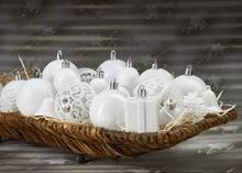 Carica l&#39;immagine nel visualizzatore di Gallery, Brubaker Set di 101 Accessori Decorativi per L&#39;Albero di Natale - addobbi Natalizie in Color Bianco - Diverse Forme di Palline ed Un Puntale per Albero di Natale