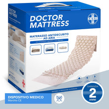 Carica l'immagine nel visualizzatore di Gallery, AIESI® Materasso Antidecubito a bolle d'aria con compressore regolabile a ciclo alternato DOCTOR MATTRESS, 130 Celle, Portata 150 Kg, Super-silenzioso, Ganci in acciaio, Garanzia Italia 24 mesi