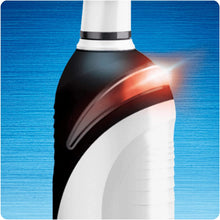 Carica l&#39;immagine nel visualizzatore di Gallery, Oral-B Pro 2 2500 Crossaction Spazzolino Elettrico Ricaricabile, 1 Manico Nero, 2 Modalità tra cui Protezione Gengive, 1 Testina, Custodia da Viaggio