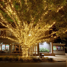 Carica l'immagine nel visualizzatore di Gallery, [2 Pacchi] Luci Solari Esterno, Litogo 28m 240 LED Catena Luminosa Esterno Filo Luci Led 8 modalità Lucine da Esterno Decorative Per Giardino, Natale, Patio, Cancello, Cortile, Matrimonio, Festa Bianco Caldo[2 Pezzi]