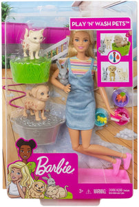 Barbie Cuccioli Cambia Colore, Playset con Bambola e Due Cuccioli che Cambiano Colore con l'Acqua, Giocattolo per bambini 3+ anni, FXH11