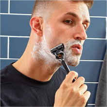 Carica l&#39;immagine nel visualizzatore di Gallery, Gillette Fusion 5 Proglide Lamette da Barba, 12 Ricambi (da 5 Lame), Delicatezza Insuperabile con Tecnologia Flexball, Fino a 1 Mese di Rasatura con 1 Lametta + Penna Inclusa