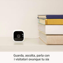 Carica l&#39;immagine nel visualizzatore di Gallery, Ti presentiamo Blink Mini - Videocamera di sicurezza intelligente per interni, plug-in, compatta, con video in HD a 1080p, rilevazione di movimento, compatibile con Alexa – 1 videocamera