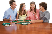 Carica l'immagine nel visualizzatore di Gallery, Mattel Scrabble, il Gioco da Tavola delle Parole Crociate, Divertimento per Tutta la Famiglia, per Bambini da 7 + Anni, Y9596