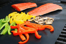 Carica l&#39;immagine nel visualizzatore di Gallery, EXTSUD BBQ Griglia Tappetini 40x33cm Set 5 Pz Stuoie Barbecue Antiaderente Riutilizzabili Senza-PFOA Resistente al Calore per Griglia a Carbone Gas Weber Forno Elettrico Adatto per Carne Pesce Verdure
