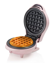 Carica l'immagine nel visualizzatore di Gallery, Bestron Waffle Maker, Piastra per waffel mini Ø10 cm, piccola macchina per waffel con rivestimento antiaderente, per compleanni di bambini, feste di famiglia, Pasqua o Natale, 550 watt, colore: rosa