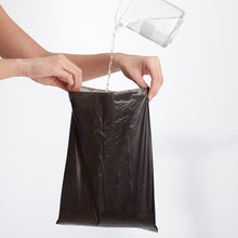 Carica l&#39;immagine nel visualizzatore di Gallery, AmazonBasics - Sacchetti per bisogni dei cani, con dispenser e clip 300, Nero - Ilgrandebazar