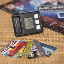 Carica l&#39;immagine nel visualizzatore di Gallery, Hasbro Monopoly Super Electronic Banking (gioco in scatola con lettore elettronico per carta di credito, versione in italiano) Monopoly Super Electronic Banking Single