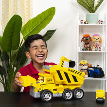 Carica l&#39;immagine nel visualizzatore di Gallery, PAW Patrol Camion Ultimate Rescue Construction con Luci, Effetti Sonori e...