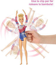 Carica l&#39;immagine nel visualizzatore di Gallery, Barbie- Playset Ginnasta Bambola Snodabile con Bilanciere e Accessori Giocattolo per Bambini 3+ Anni, GJM72