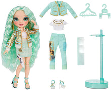Carica l'immagine nel visualizzatore di Gallery, Rainbow High - Bambola alla moda DAPHNE MINTO, Giocattolo da collezione per bambini, Con 2 vestiti Mix &amp; Match e accessori per bambole, Ottimo regalo, Età: 6-12 anni, Menta (Verde Chiaro)