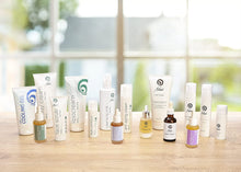 Carica l'immagine nel visualizzatore di Gallery, Nuvo' Bava di Lumaca 90% Siero Viso Gel Antimacchia BIOLOGICO CERTIFICATO Idratante Antirughe Acido Ialuronico Vitamina C Oli Essenziali per Viso Collo Contorno occhi Décolleté Made in Italy