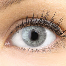 Carica l&#39;immagine nel visualizzatore di Gallery, GLAMLENS Lenti a contatto colorate grigio Keira Grey - mensili - con porta lenti a contatto -grigie naturali in silicone idrogel - 2 pezzi - DIA 14.2 - senza correzione 0.00 diottrie lente a contatto