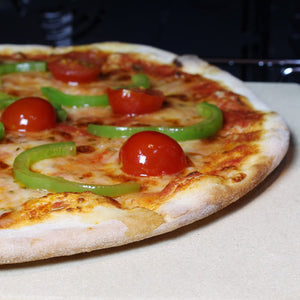 Amazy Pietra Refrattaria per Pizza da Forno, incl. PALA pizza e RICETTARIO–Pietra per Cottura Pizza dal sapore italiano (38x30x1,5cm)