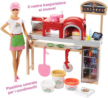 Carica l&#39;immagine nel visualizzatore di Gallery, Barbie la Pizzeria con Bambola, Tavolo per Le Pizze, Forno e Pasta da Modellare, Giocattolo per Bambini 3 + Anni, FHR09