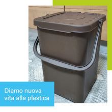Carica l'immagine nel visualizzatore di Gallery, Ecoplast Pattumiera per Raccolta Differenziata, Apertura a Libro, Flessibile e Indeformabile, Resiste a tutte le Temperature, Interno ed Esterno, Oltre 80% Plastica Riciclata, Made in Italy, Marrone
