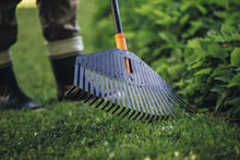 Carica l&#39;immagine nel visualizzatore di Gallery, Fiskars Solid Rastrello per Foglie, Nero nero - Ilgrandebazar