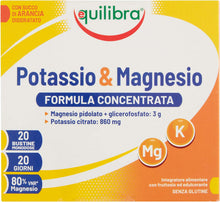 Carica l'immagine nel visualizzatore di Gallery, Equilibra Integratori Alimentari, Potassio e Magnesio, Integratore Magnesio e Potassio Formula Concentrata per Reintegro Sali Minerali, con Succo di Arancia Disidratato, Senza Glutine, 20 Bustine Potassio &amp; Magnesio