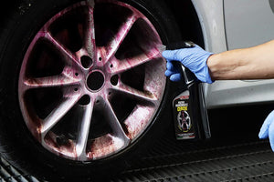 Mafra, Kit Regénera Cerchi, Trattamento Completo Pulente e Decontaminante, Composto da Detergente Spray 500ml + Spazzola Speciale