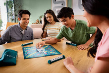 Carica l'immagine nel visualizzatore di Gallery, Mattel Games- Scrabble il Gioco da Tavola delle Parole Crociate, Divertimento per Tutta la Famiglia, per Bambini da 7+ Anni, Y9596