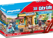 Carica l'immagine nel visualizzatore di Gallery, Playmobil City Life 70336 - Pizzeria con Tavoli all'Aperto con Effetti Luminosi, dai 4 anni