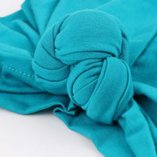 Carica l'immagine nel visualizzatore di Gallery, DRESHOW 5 Pezzi Donne Africana Turbante Sciarpa Avvolge Testa Boho Turbante Elastico Annodato Berretto Pre-annodato Berretto Chemio Cappello 4 Pack Knotted: Solid Color A