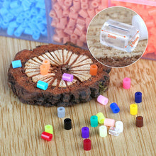 Carica l'immagine nel visualizzatore di Gallery, LIHAO 24000 Perline a Fusione, Mini Dimensioni2.6mm, Perline da Stirare 24 Colori 3 Pegboard per Il Tempo Libero Creativo, Set Gioco Creativo Natalizio Fai da Te per Bambini