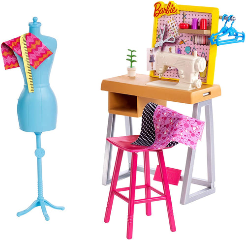 Barbie- Studio Stilista con Macchina da Cucire, Manichino e Accessori (Bambola Non Inclusa), FXP10