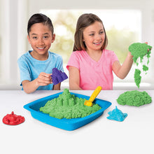 Carica l'immagine nel visualizzatore di Gallery, Kinetic Sand , Playset Castelli di Sabbia , 454 Grammi di Sabbia con Vaschetta, Colori a Sorpresa, dai 3 Anni , 6028092