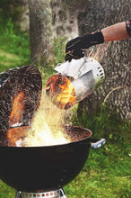 Carica l'immagine nel visualizzatore di Gallery, Weber Premium Holzkohle 5 kg carbonella, Nero