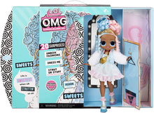 Carica l'immagine nel visualizzatore di Gallery, LOL Surprise OMG bambola alla moda SWEETS con 20 sorprese, tra cui vestiti, outfit glamour e accessori alla moda. LOL Surprise OMG Serie 4. Bambola alla moda da collezionare adatta dai 4 anni in su.