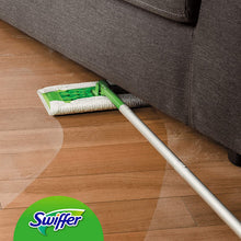 Carica l'immagine nel visualizzatore di Gallery, Swiffer Dry Panni Cattura Polvere, 63 Panni, Cattura e Intrappola Polvere e Sporco, Ottimo per I peli di Animale, per Tutti I Tipi di Pavimenti, Maxi Formato