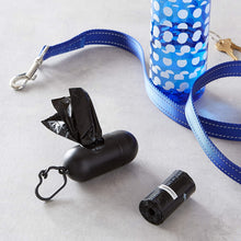 Carica l'immagine nel visualizzatore di Gallery, Amazon Basics - Sacchetti per bisogni dei cani, con dispenser e clip per guinzaglio,300 unità 300 Single