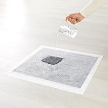 Carica l'immagine nel visualizzatore di Gallery, Amazon Basics, Tappetini al carbone con controllo degli odori per l'addestramento di cani e cuccioli, a prova di perdite con superficie ad asciugatura rapida, dimensione standard, confezione da 120