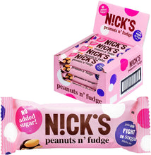 Carica l'immagine nel visualizzatore di Gallery, NICKS Peanut n Fudge, barretta di cioccolato al latte con arachidi e caramelle, senza zuccheri aggiunti, senza glutine, 20 x 40g