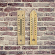 Carica l&#39;immagine nel visualizzatore di Gallery, com-four® 2 termometri per Legno Interni ed Esterni 02 Pezzi - 26x5.5x1cm - Ilgrandebazar